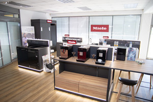 PRENOVLJENI SALON BELE TEHNIKE ETIS KRANJ