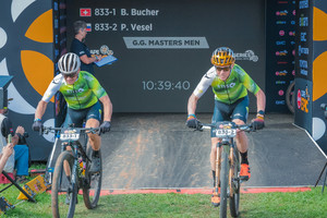 Peter Vesel in sotekmovalec zmagala na prologu dirke Cape Epic