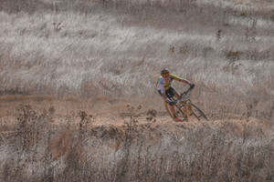 Peter Vesel in sotekmovalec zmagala na prologu dirke Cape Epic